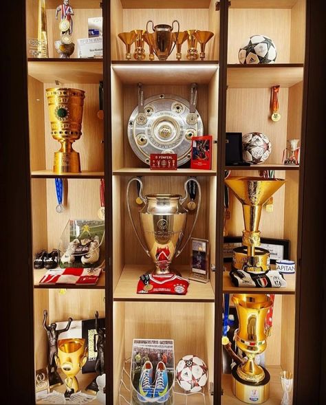 Trophy Display Shelves, Trophy Display Case, Football Displays, Comic Book Storage, Corner Display Cabinet, T-shirt Display, Trophy Display, Football Trophies, Trophy Case