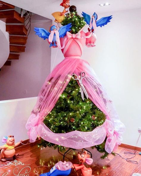 Disney At Home on Instagram: “This gives a new meaning to the term “tree skirt”.. This Cinderella inspired tree from @carolinachong is absolutely amazing!!🙌🏻💖” Disney Christmas Tree Theme, Frozen Christmas Tree, Barbie Christmas Tree, Mermaid Christmas Tree, Nightmare Before Christmas Tree, Deco Disney, Disney Christmas Decorations, Disney Christmas Tree, Tema Disney