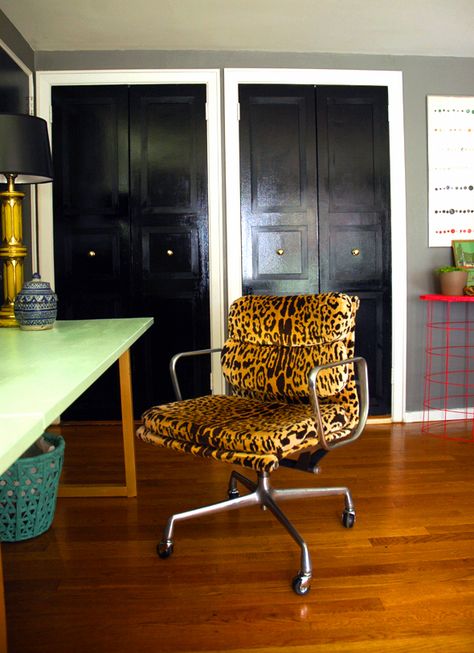 Eames Management Chair, Vintage Office Furniture, Animal Print Furniture, Leopard Chair, Eames Office Chair, Juniper Home, Green Notebook, Beautiful Interior Design, Home Offices