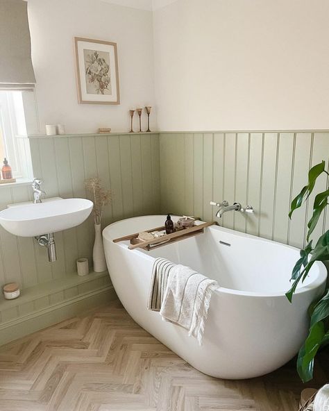 13 Beautiful Ensuite Bathroom Ideas for 2023 | Big Bathroom Shop Small Ensuite Bathroom Ideas, Cottage Bathroom Inspiration, Small Ensuite Bathroom, Park Bathroom, Freestanding Bath With Shower, Ensuite Bathroom Ideas, Small Ensuite, Cottage Style Bathrooms, Wet Room Bathroom