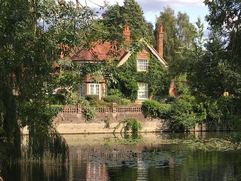 Cottagecore Home Outside, Fairy Aesthetic Home, British House Aesthetic, Folklore Aesthetic House, Witch House Aesthetic Exterior, Saltburn House Aesthetic, Cottagecore Bungalow, Cottagecore Exterior Aesthetic, Aesthetic Cottage House