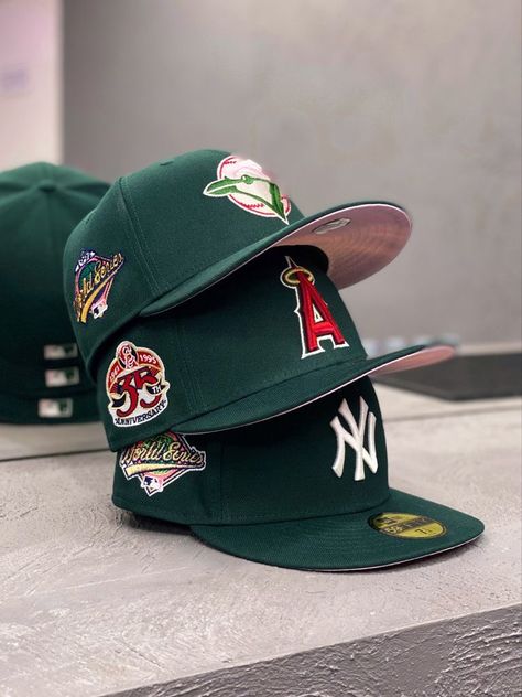 SNAPBACK HATS New Era Hats Outfit, Anaheim Angels Logo, Snapback Aesthetic, Fitted Hats Aesthetic, Topi Vintage, Streetwear Caps, Custom Fitted Hats, Swag Hats, Streetwear Hats