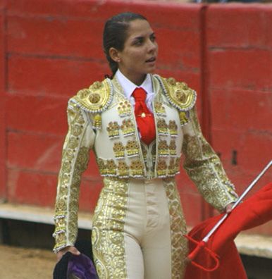 Bull Fighter Vanesa Montoya, 24, in costume - traje de luces. Bull Fighter Costume, Female Matador, Bullfighter Costume, Bull Fighter, Matador Costume, Daphne Costume, Spain Fashion, Flamenco Dress, Flamenco Dancers