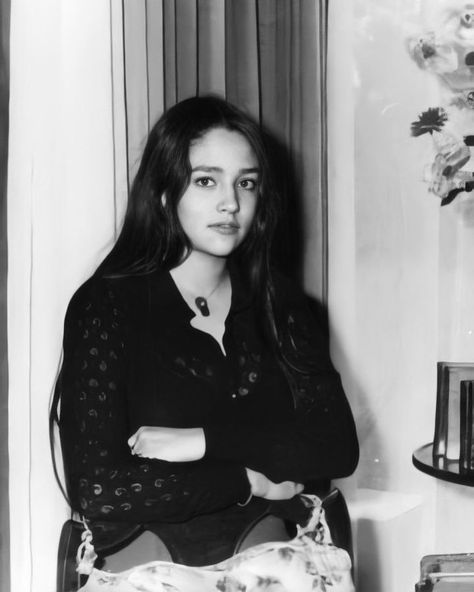 Olivia Hussey Aesthetic, Olivia Hussy, Juliet 1968, Olivia Hussey, Model Face, Beauty Icons, Famous Women, Doja Cat, Celebrity Outfits