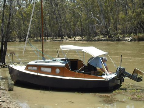 Conversion from trailer-sailer to low power motor boat | Boat Design Net Tiny Mobile House, Runabout Boat, Motor Boat, Fast Boats, Beach Cruiser, Sail Boat, Row Boat, Boat Design, Motor Boats