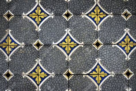 Cool pattern to replicate on a concrete patio pavers with masonry paint. Love the colors German Patterns Traditional, Patio Pavers, Masonry Paint, German Ceramics, Paver Patio, Concrete Patio, Drawing Tips, A Pattern, Cool Patterns