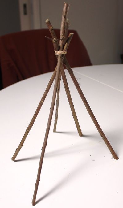 Mini Teepee for kids Teepee Crafts For Kids, Teepee Craft, Teepee For Kids, Diy Tripod, Tent Craft, Diy Tipi, Shelter House, Native American Projects, Native American Teepee