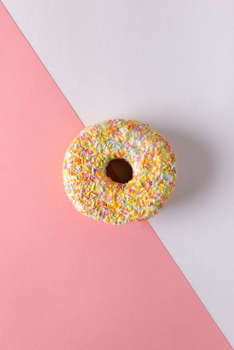 Donut Photography Styling, Donuts Photography Instagram, Colourful Food Photography, Donuts Photography, Donut Photography, Doughnuts Photography, Donut Media, Candy Photoshoot, Food Photography Dessert