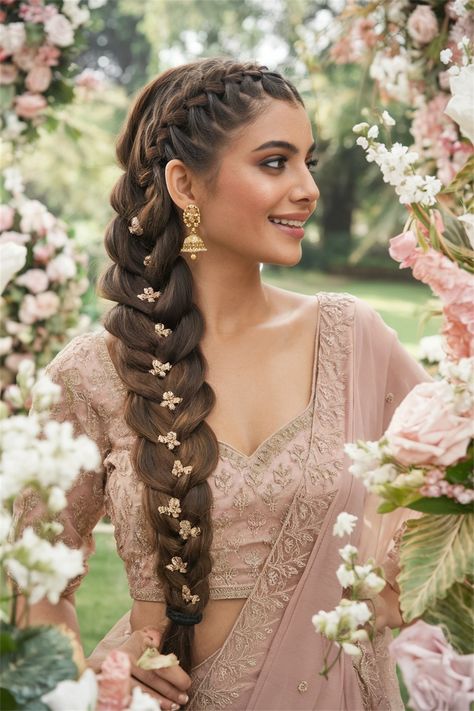 Elevate your look with stunning Indian braided hairstyles that blend tradition with modern elegance. This eye-catching hairstyle features intricate braids adorned with vibrant flowers and jewels, perfect for any festive occasion or a casual day out. Discover the beauty of Indian cultures through these unique designs that celebrate artistry and heritage. Let your hair tell a story with every twist and turn. Messy Braids For Indian Wedding, French Braid With Flowers Indian, Reception Dress Ideas For Bride Sister, Indian Headband Hairstyles, Chotla Hairstyle For Saree, Wedding Braid Indian, Indian Wedding Hairstyles Braid, Indian Bride Braid Hairstyle, Braid Hairstyles Bride