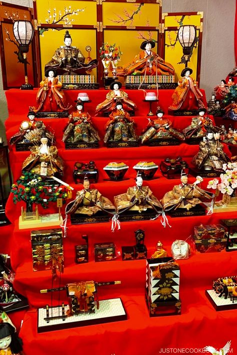 Hina Ningyo (Hinamatsuri) Hinamatsuri Crafts, Hina Matsuri Craft, Temari Sushi, Hinamatsuri Festival, Pickled Cherries, Sakura Festival Japan, Sakura Mochi, Matsuri Festival, Sweet Red Bean Paste