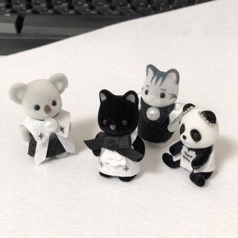 Grey Icons, Acubi Aesthetic, Calico Critters Families, Black Korean, Aesthetic White, Gray Aesthetic, Calico Critters, Korean Aesthetic, Japanese Aesthetic