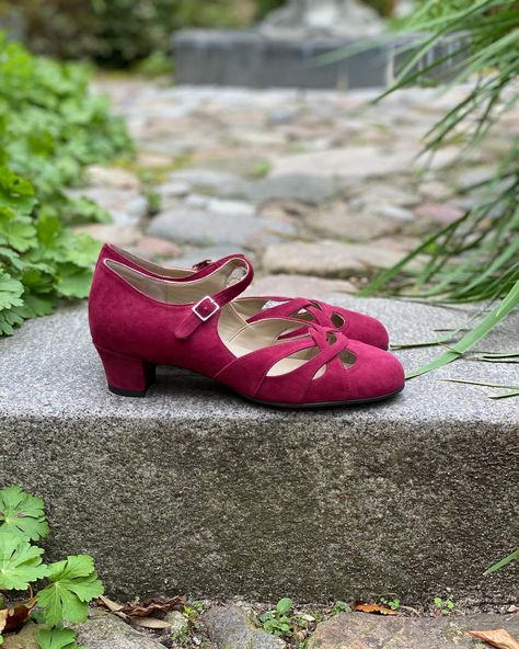 Spring is on its way☀️💕I can't wait to wear my summer dresses and light sandals. Here a pictures from last summer of me wearing Ida in Burgundy. This style is the late 1930s / early 1940s style suede sandal with a braided pattern and ankle strap adjustable buckle for closure. Braided Pattern, 1940s Style, My Summer, 1940s Fashion, Suede Sandals, I Can't Wait, Ankle Strap, Buckle, Summer Dresses