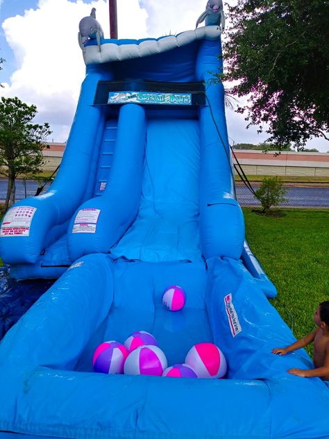 Waterslide Party Ideas, Graduation Pool Party Ideas High School, Waterslide Birthday Party Ideas, Water Slide Birthday Party Ideas, Graduation Party Kindergarten, Party Water Games, Grad Pool Party, Waterslide Birthday Party, Water Park Birthday Party