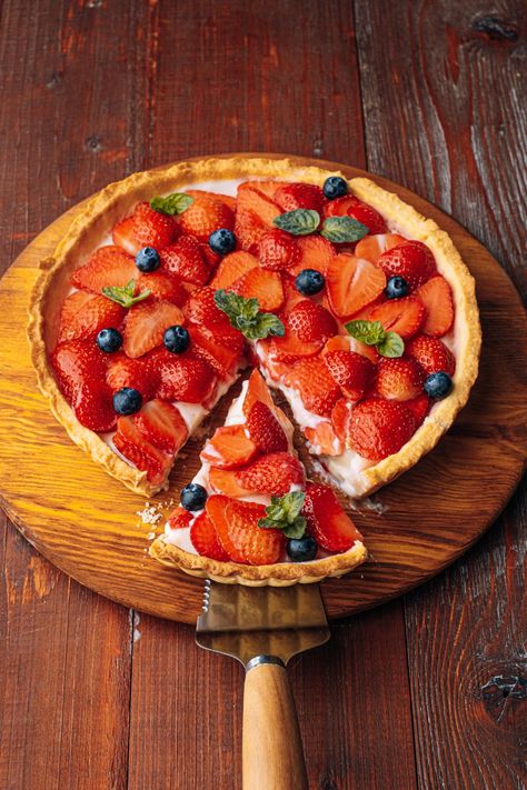 Michael Symon's Strawberry Pie is a recipe for pure joy, made with freshly picked strawberries and a flaky pie crust. You can whip up this delicious dessert London Broil Recipe, London Broil Recipes, Strawberry Whipped Cream, Michael Symon, Sweet Pies, London Broil, Pastry Shells, Flaky Pie Crust, Strawberry Pie