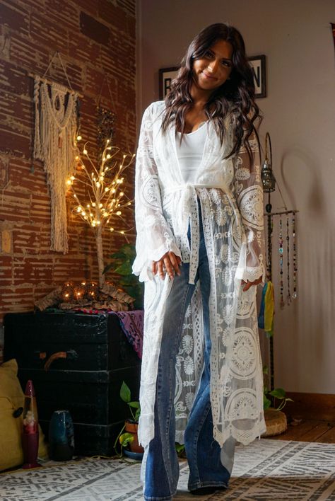 Kimono Outfit Jeans, White Lace Kimono Outfit, Lace Kimono Outfit, Kimono And Jeans, Boho Images, White Lace Kimono, Kimono Outfit, White Kimono, Lace Kimono