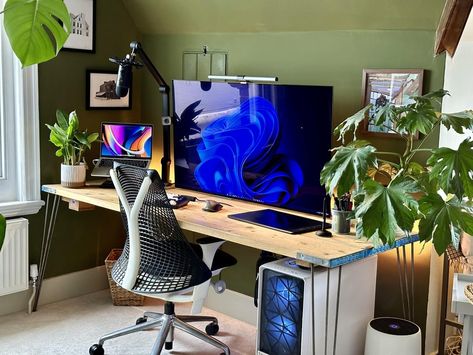 Calm Office Space, Calm Office, Green Home Office, Green Home Offices, Yeti Microphone, Blue Yeti Microphone, Monitor Setup, Home Office Layouts, Home Recording Studio Setup