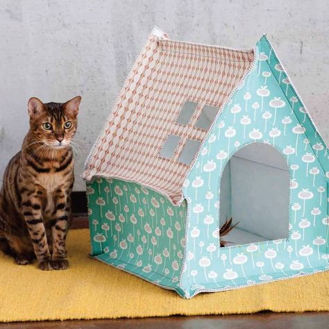 Crochet Cat Beds, Box Cabinets, Diy Cat Scratcher, Cardboard Cat House, Diy Cat Stuff, Cat Houses, Dog Projects, Cat Beds, Animal Projects