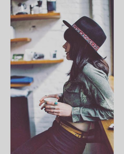 #stylelove Fedora Hat Outfit, Hipster Hat, Michael Johnson, Hat Outfit, Wild At Heart, Shy Girls, Wearing A Hat, Hipster Fashion, Mode Inspo