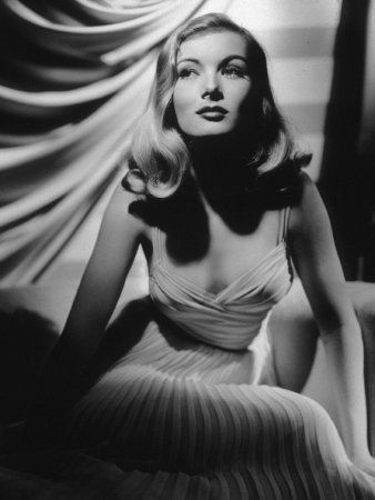 Veronica Lake | Flickr - Photo Sharing! Klasik Hollywood, The Veronicas, Stars D'hollywood, Veronica Lake, Gentlemen Prefer Blondes, Lake Photos, Old Hollywood Glam, Lauren Bacall, Rita Hayworth