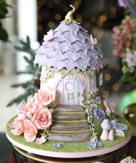 Fairy House Cake, Fairy Birthday Cake, Unique Flower Arrangements, Cookie House, Fairy Cake, House Cake, 1st Birthday Cakes, Fairy Birthday, Fairy Parties