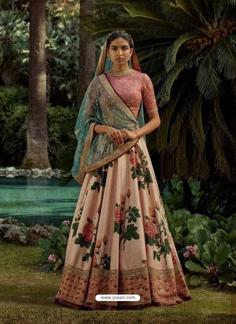 Contrast Dupatta, Ghaghra Choli, Silk Lehenga Choli, Floral Lehenga, Wedding Lehengas, Lengha Choli, Choli Designs, Lehenga Skirt, Lehenga Choli Online