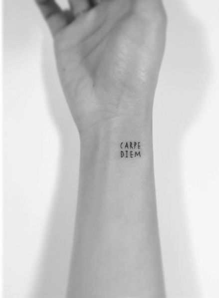 Tattoo Carpe Diem, Short Quote Tattoos, Wedding Band Tattoo, Father Tattoos, Summer Tattoo, Cool Small Tattoos, Hair Tattoos, Funny Tattoos, Dainty Tattoos