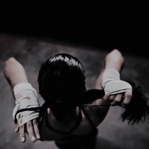 Violet Sorrengail, Girl Training, Vampire Academy, Michelle Rodriguez, Mia 3, Fantasy Aesthetic, Character Aesthetic, The Villain, Scarlett Johansson