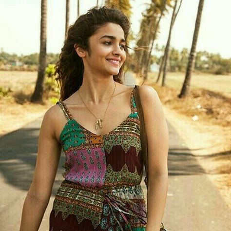 Alia Bhatt Dear Zindagi, Amit Trivedi, Alia And Varun, Dear Zindagi, Alia Bhatt Photoshoot, Arijit Singh, Lace Sleeve Top, Shah Rukh Khan, Indian Bollywood