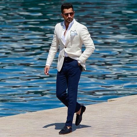 How to Wear White as a Menswear Color — Gentleman's Gazette Party Outfits For Men, White Blazer Outfit, White Blazer Men, Terno Slim Fit, Blazer Outfits Men, Burak Ozcivit, Formal Men Outfit, Look Attractive, Wedding Outfit Men