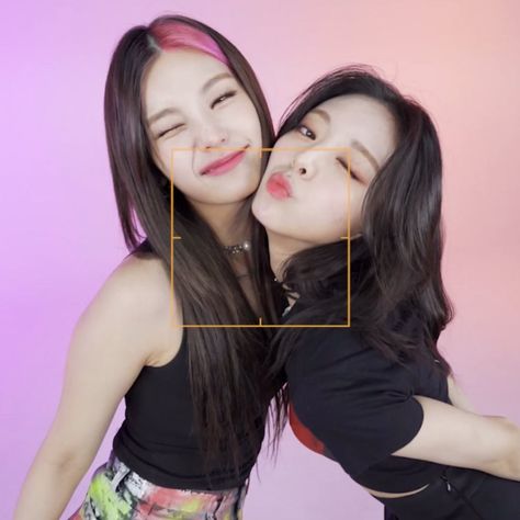 Itzy Pictures, Yuna And Yeji, Itzy Group, Skz And Itzy, Itzy Official, Yeji Icon, Yeji Yuna, Color Magenta, Yuna Itzy