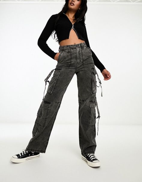 Trousers & Leggings by Bershka Down-low looks Regular rise Belt loops Functional pockets Straight fit Bershka Cargo Pants Grey, Bershka Cargo Pants, Cargo Pants Grey, Poses Photography, Model Poses Photography, Social Media Trends, Cargo Trousers, Model Poses, Grey Fashion