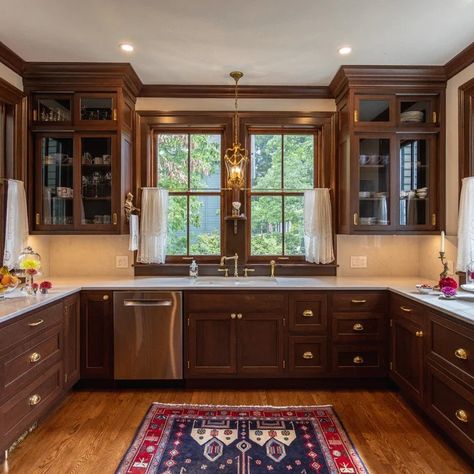 75 Victorian Kitchen Ideas You'll Love - August, 2024 | Houzz Victorian Home Kitchen Remodel, Victorian Inspired Kitchen, Traditional Victorian House Interior, 1890s Kitchen, 1920 House Interior Ideas, Georgian Kitchens, Contemporary Victorian Interiors, Historic Home Kitchen, Victorian Style Homes Interior