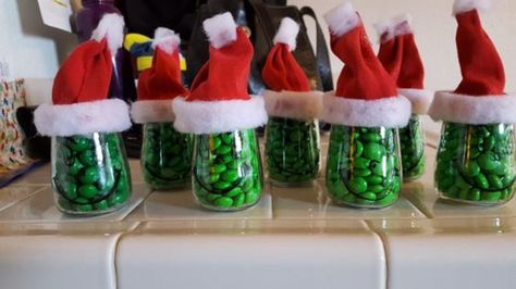 Baby Shower Grinch Theme, Grinch Centerpieces Diy, Grinch Themed Baby Shower Ideas, The Grinch Baby Shower Theme, Grinch Centerpieces, Grinch 1st Birthday Party, Grinch Centerpiece Ideas, Grinch Baby Shower Ideas, Grinch Sleepover