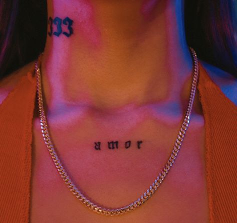 Collar Bone Neck Tattoo, Numbers Neck Tattoo, Neck Word Tattoos Women, Y3k Tattoo, Chest Tattoo Female Words, Neck Word Tattoo, Chain Necklace Tattoo, Small Throat Tattoos Women, Under Chin Tattoo Woman