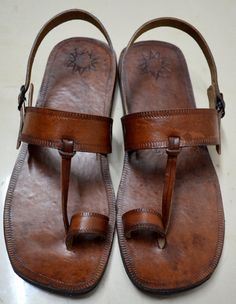 Afrikaanse Mode, Leather Sandals Handmade, Handmade Sandals, Cute Sandals, Crazy Shoes, Shoe Obsession, Hippie Chic, Nice Leather, Shoe Game