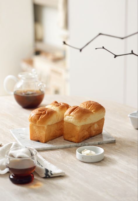 Korean Pastries Aesthetic, Brew Room, Bakery Photography, Bread Photography, Pastry Logo, Japanese Bakery, Food Photography Composition, Japanese Bread, Butter Roll