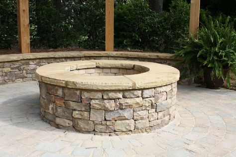 Stacked stone firepit with flagstone cap Natural Fire Pit, Cinder Block Fire Pit, Fire Pit Wall, Backyard Upgrades, Fire Pit Decor, Easy Fire Pit, Fire Pit Materials, Small Fire Pit, Fire Pit Ideas