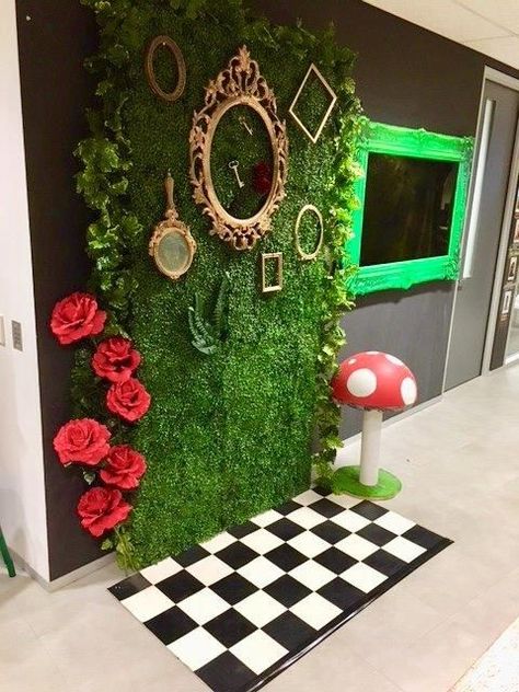 Wonderland Party Theme, Alice In Wonderland Garden, Alice In Wonderland Room, Wonderland Party Decorations, Deco Disney, Alice In Wonderland Decorations, Wonderland Events, Alice In Wonderland Tea Party Birthday, Onederland Birthday Party