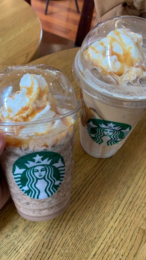 Caramel Frappe, Greek Recipe, Caramel Drizzle, Pretty Coffee, How To Order Starbucks, White Mocha, Starbucks Drinks Recipes, Coffee Obsession, Starbucks Recipes