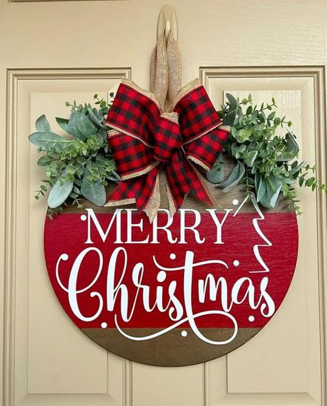 Door Hanging Decorations, Christmas Wooden Signs, Front Door Christmas Decorations, Door Signs Diy, Christmas Door Wreaths, Christmas Front Doors, Contemporary Christmas, Holiday Door, Christmas Signs Wood