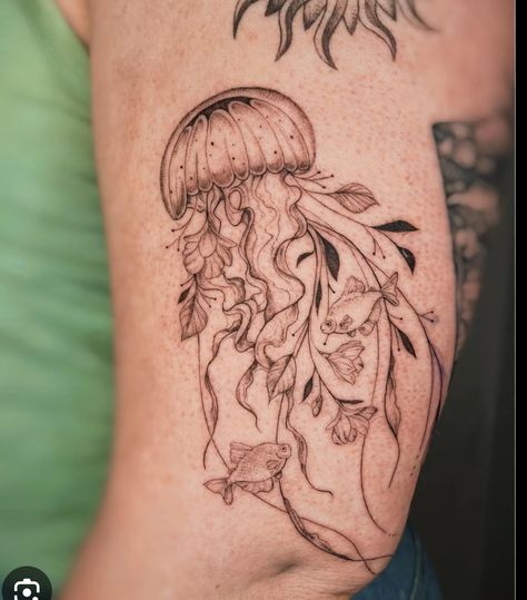 Aesthetic Tats, Ocean Tattoos Ideas, Rib Tattoo Placements, Tattoo Jellyfish, Tattoo Portfolio Ideas, Spine Tattoo Ideas, Jellyfish Drawing, Colorful Jellyfish, Summer List