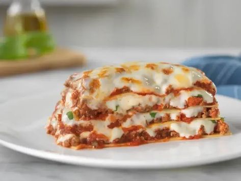 Try this step by step Barilla recipe for a delicious meal that you’re sure to love. Barilla Lasagna Recipe, Meat Lasagna Recipe, Layer Lasagna, Stove Top Stuffing Meatloaf, Barilla Recipes, Easy Spring Recipes, Honey Garlic Chicken Wings, Kfc Chicken Recipe, Oven Ready Lasagna