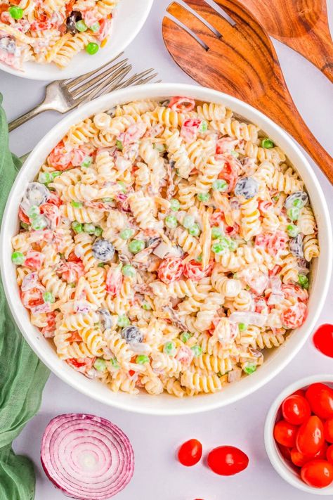 Creamy Bacon Ranch Pasta Salad - Averie Cooks Bacon Peas, Macaroni Salads, Cookout Dishes, Bacon Pasta Salad, Creamy Pasta Salad, Ranch Recipes, Bacon Ranch Pasta, Taco Pasta Salad, Bacon Ranch Pasta Salad