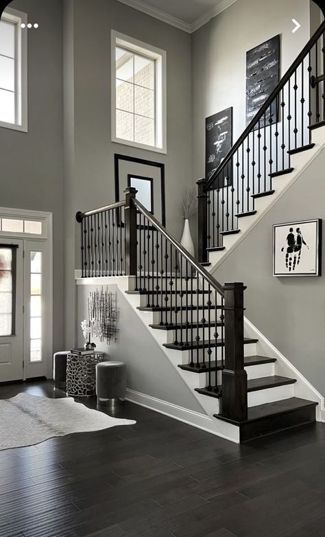 Painted Stairs Ideas, Paint Stairs, Split Entry Remodel, Black Stair Railing, Black And White Stairs, Caravan Decor, White Stairs, Small Cottage House Plans, Hardwood Stairs