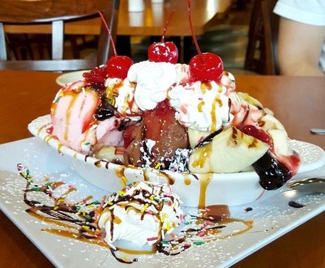 The Best Dessert in Every State in America Gourmet Ice Cream Recipes, Food Platter, The Best Dessert, Studying Food, Chocolate Roll, Mexican Food Recipes Easy, Best Dessert, Food Heaven, Ice Cream Sundae