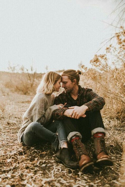 Shooting Couple, West Coast Wedding, Insta Inspiration, Pose Fotografi, Woman Sitting, Engagement Poses, Couple Photoshoot Poses, Engagement Photo Outfits, Photo Couple