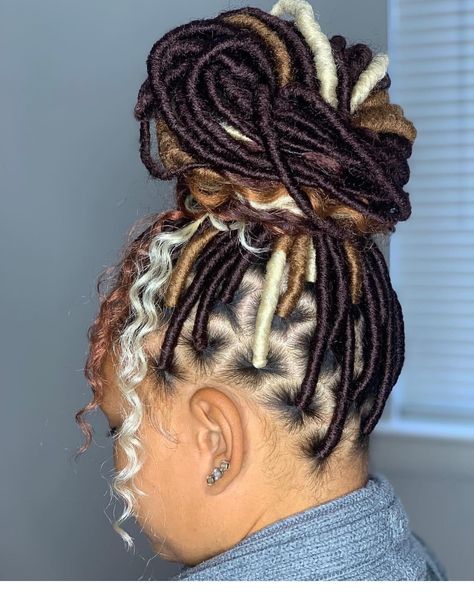 Blonde Braided Hairstyles Black Women, Baddie Wigs, Faux Dreads, Colored Braids, Marley Hair, Braided Styles, Faux Locs Hairstyles, Braids Hairstyles Pictures, Box Braids Styling