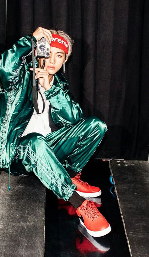 Oppa Gangnam Style, V Bts Wallpaper, Phoebe Buffay, Kim Taehyung Wallpaper, Bulletproof Boy Scouts, Green Pants, Fan Fiction, On The Ground, V Taehyung