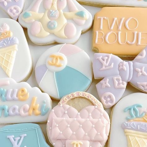 ANH PHAN - DENVER, CO COOKIES on Instagram: "True is Two Boujee! I absolutely adored making these luxury designer inspired designs for a boujee birthday pool party! 🍦🎀👛🧸 . . . #coloradocustomcookies#coloradocookies #denvercustomcookies #denverbakerbabes #denverbaker#denvercookies#edibleart#designercookie #twoboujeecookies#boujeecookies#fashioncookies#louisvuittoncookies#chanelcookies#chanel#louisvuitton#birthdaycookies#pursecookies#90scookies#icecreamcookies#girliecookies" Boujee Bday Party, Boujee First Birthday, Two Boujee Birthday Theme, Two Fancy Birthday Party, Boujee Birthday Party, Boujee Birthday, Toddler Birthday Themes, Fancy Birthday Party, Birthday Pool Party