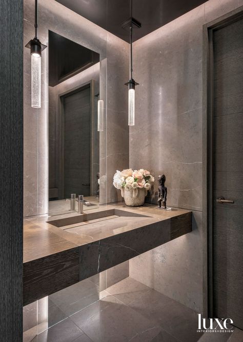 Hunziker conceived the powder room as a dramatic and moody space. An Axor Citterio faucet is set within the vanity. The Fizz pendants are by ET2. Manhattan Beach Homes, Luxury Powder Room, Powder Room Lighting, Luxury Powder, Huge Library, Powder Room Ideas, Guest Toilet, Bathroom Pendant, Powder Room Design